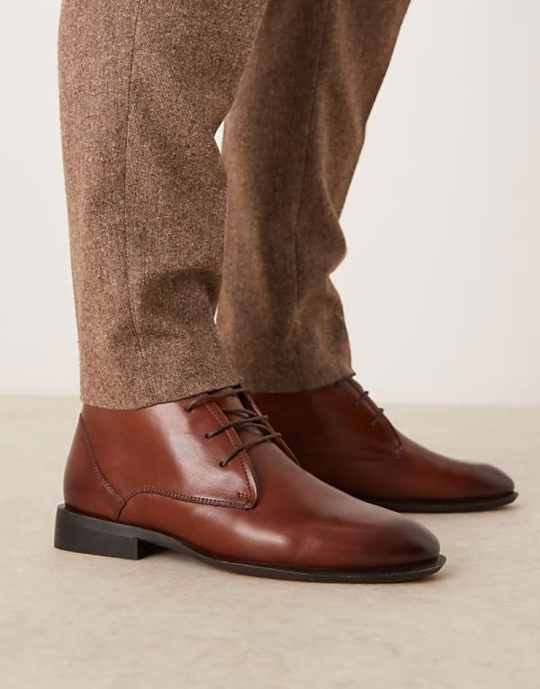 lace up chukka boots in tan leather