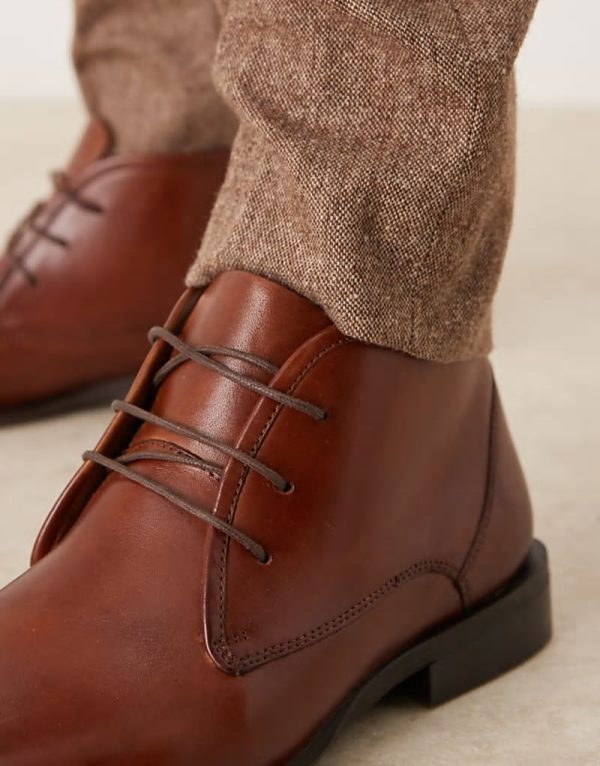 lace up chukka boots in tan leather - Image 2