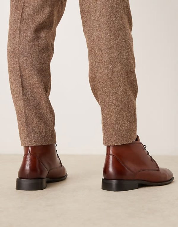 lace up chukka boots in tan leather - Image 3