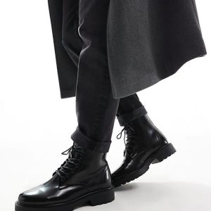 lace up boots in black polish