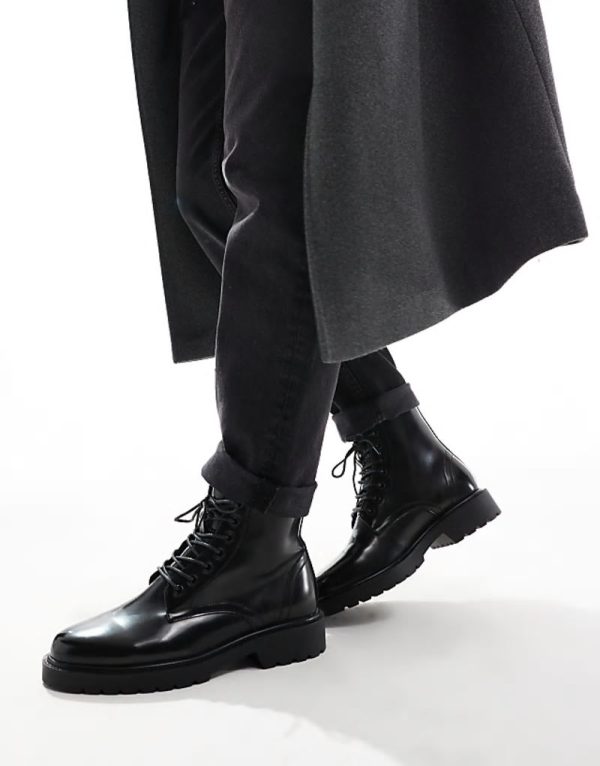 lace up boots in black polish