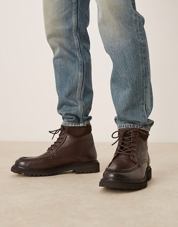 lace up boots in brown leather with apron toe