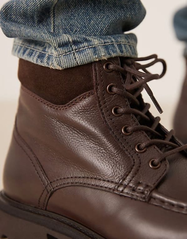 lace up boots in brown leather with apron toe - Image 2