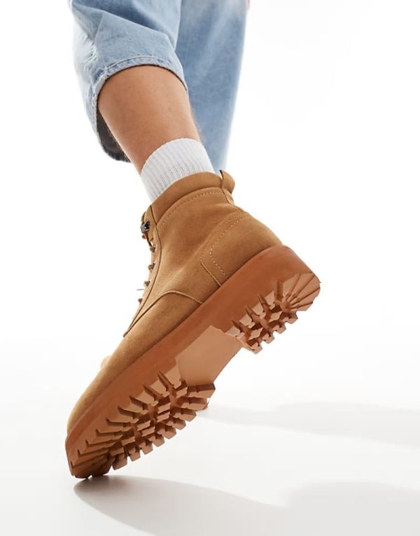 lace up worker boots in tan - Image 4