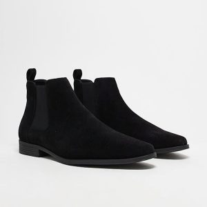 chelsea boots in black faux suede