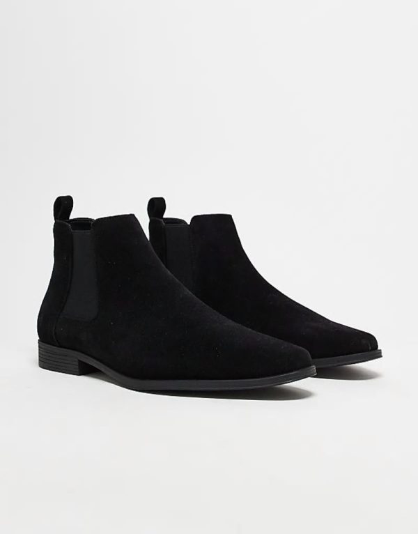 chelsea boots in black faux suede