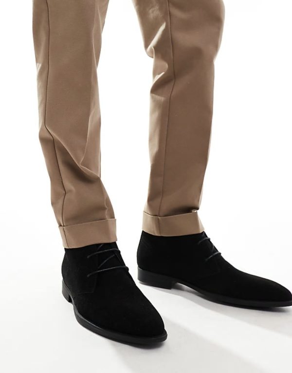 lace up chukka boots in black - Image 3