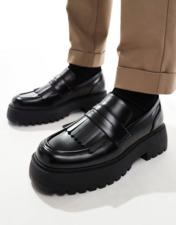 chunky loafers in black with fringing