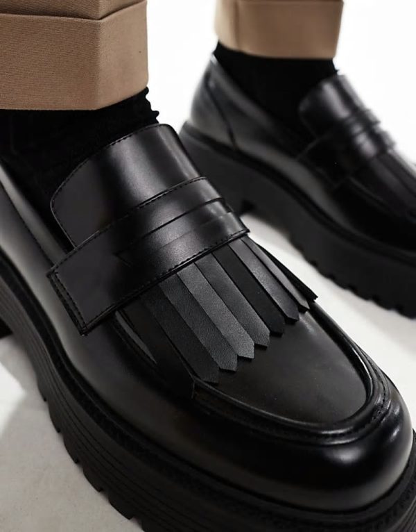 chunky loafers in black with fringing - Image 4