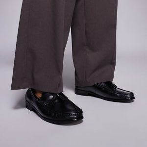 Tino tassel loafer in black leather