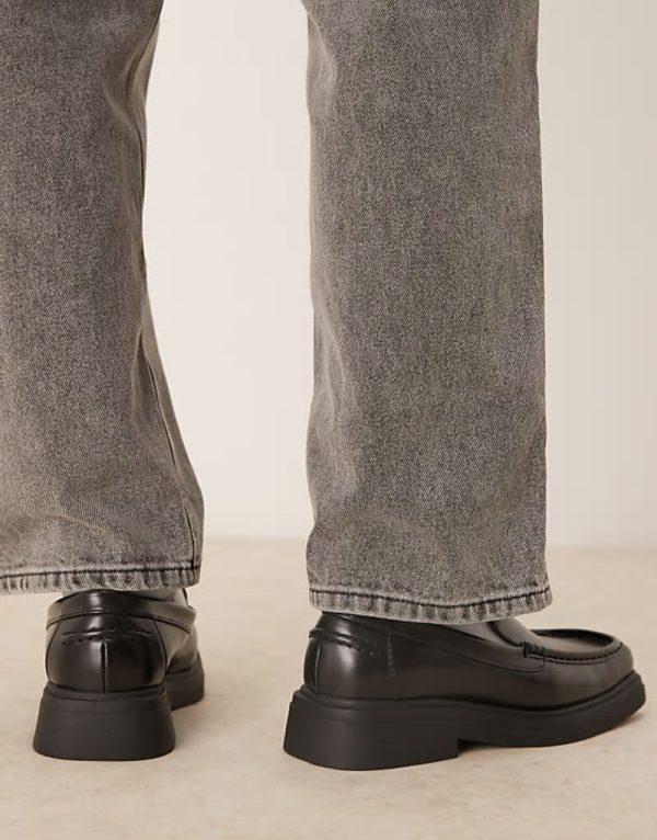 loafers with square toe in black - Image 2
