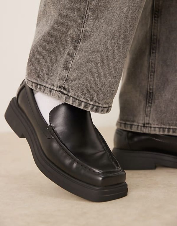loafers with square toe in black - Image 4