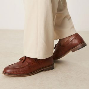High quality loafers in tan leather with tassel