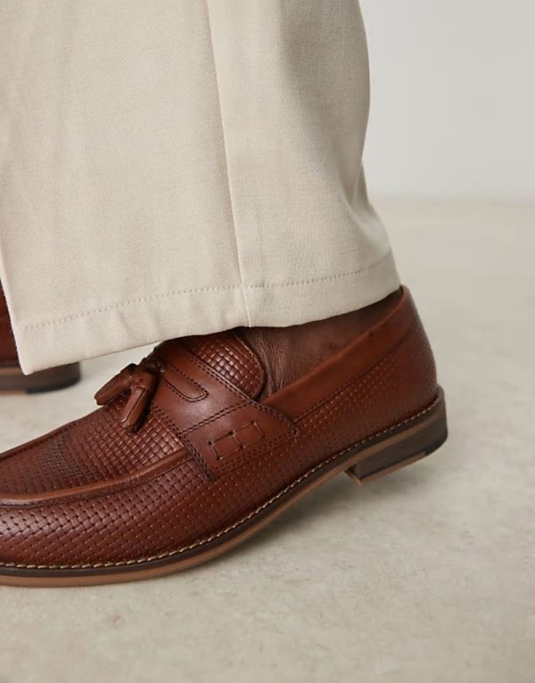 High quality loafers in tan leather with tassel - Image 4