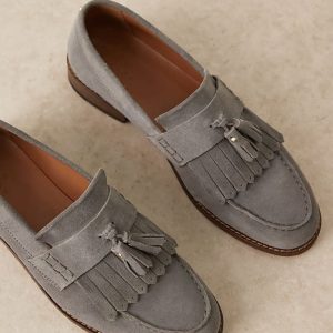 loafers in grey suede with fringe and tassel detail