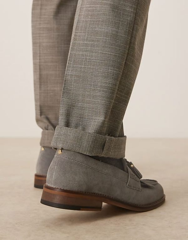 loafers in grey suede with fringe and tassel detail - Image 4