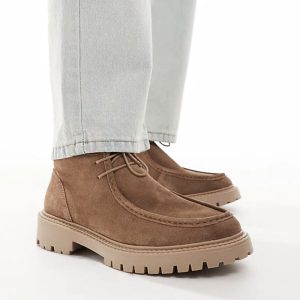 lace up boots in brown suede with chunky sole and apron toe