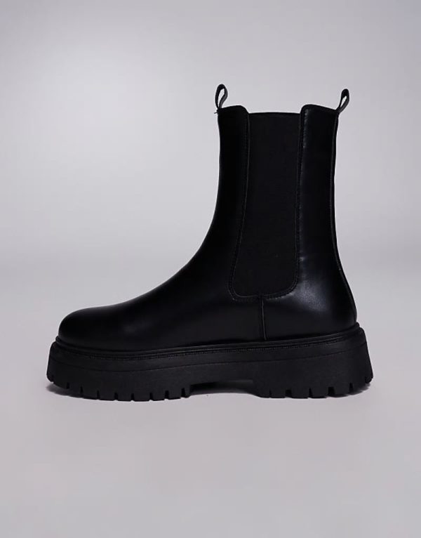 High quality chelsea boots in black with chunky sole - Image 2