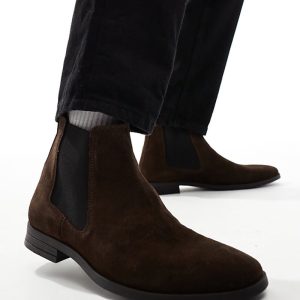 chelsea boots in brown suede