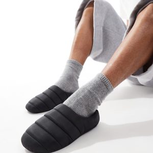 slippers in black nylon