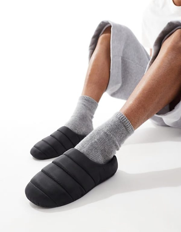 slippers in black nylon