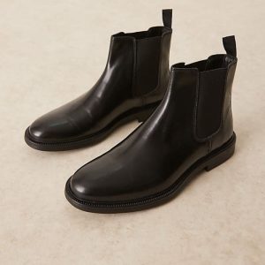 chelsea boots in black polish leather