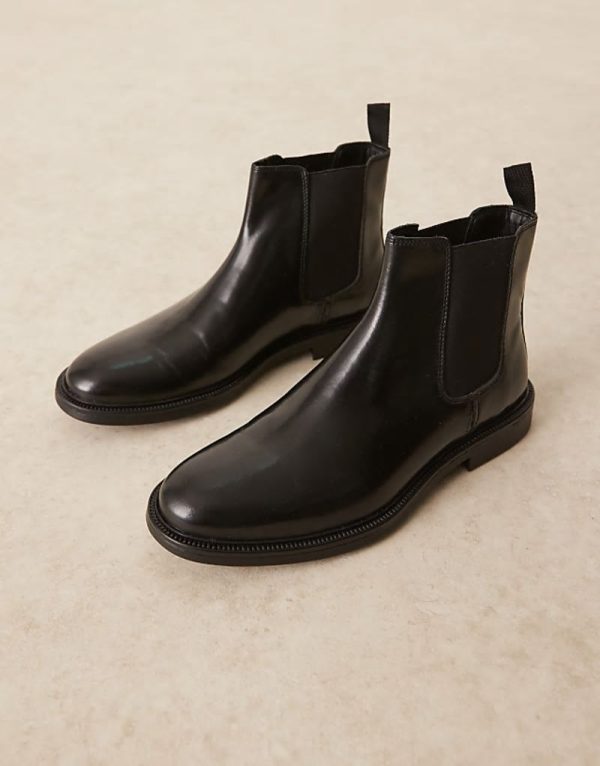chelsea boots in black polish leather