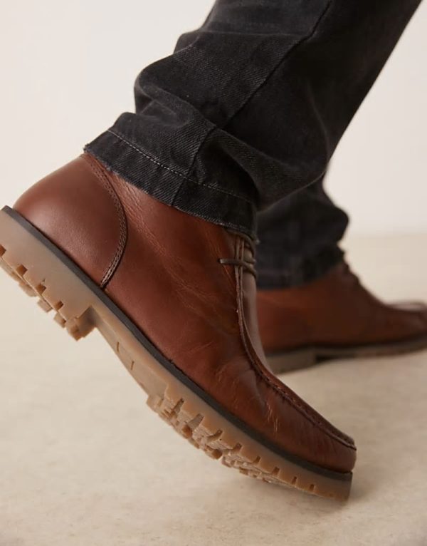 apron boots in tan leather with cleated sole - Image 2