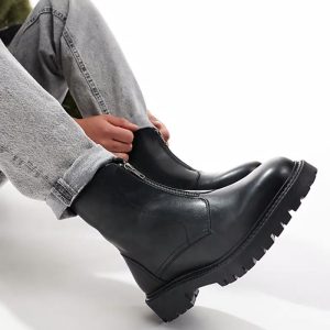 boots in black leather with zip