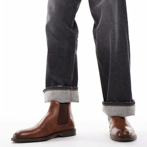 chelsea boots in tan leather