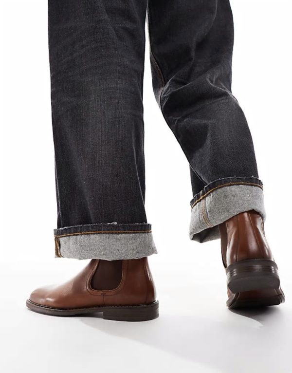 chelsea boots in tan leather - Image 2