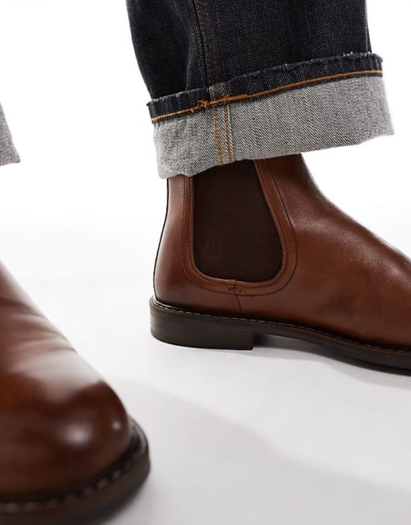chelsea boots in tan leather - Image 4